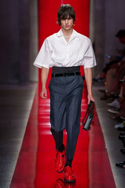 Look 25